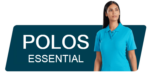 Faixa azul com as palavras "Camisas Polo Essenciais" e a imagem de uma mulher de cabelo escuro a usar uma camisa polo azul-marinho.