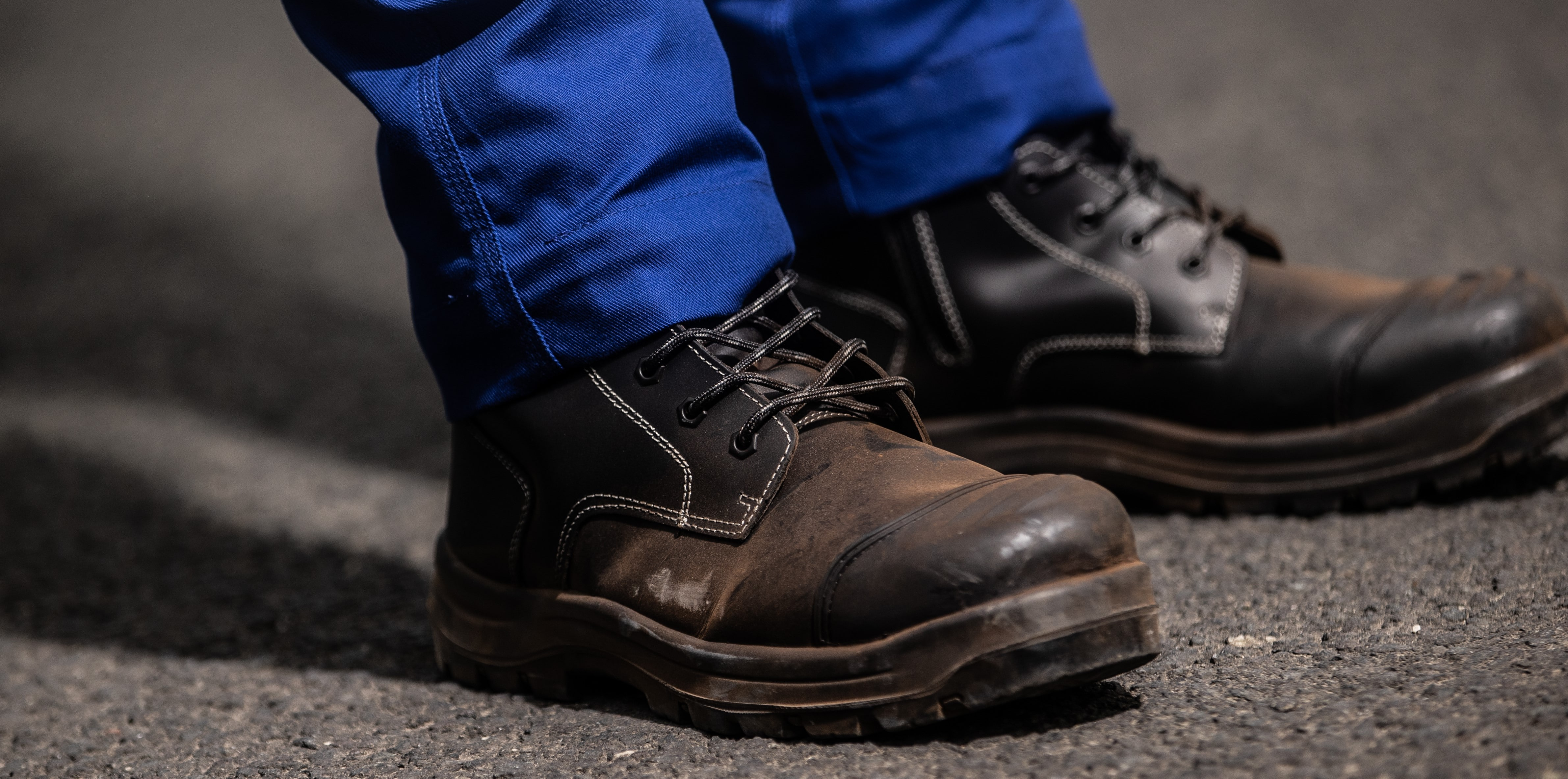 Link para sapatos de trabalho antiestáticos de couro marrom na foto.